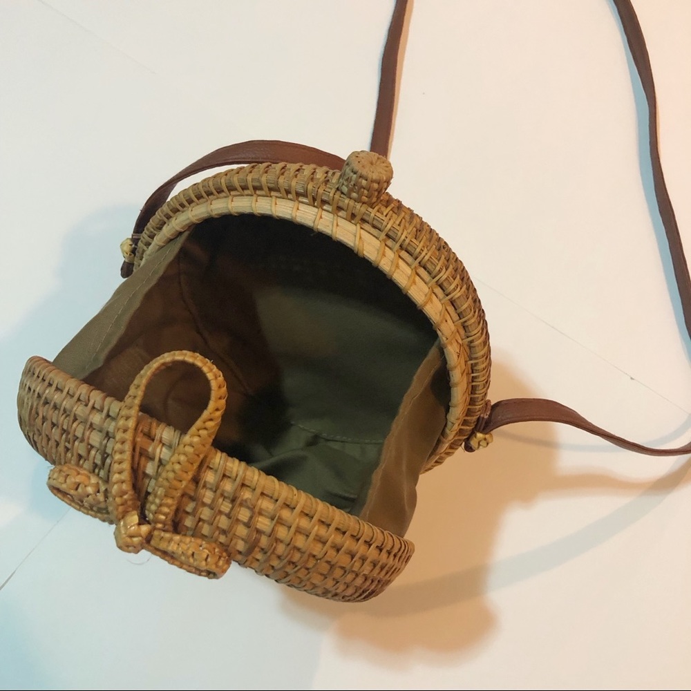 Handmade Rattan Circle Crossbody - Picture 4 of 5